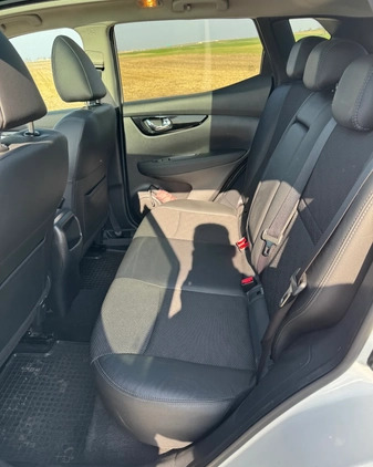 Nissan Qashqai cena 69900 przebieg: 104035, rok produkcji 2017 z Gniezno małe 254
